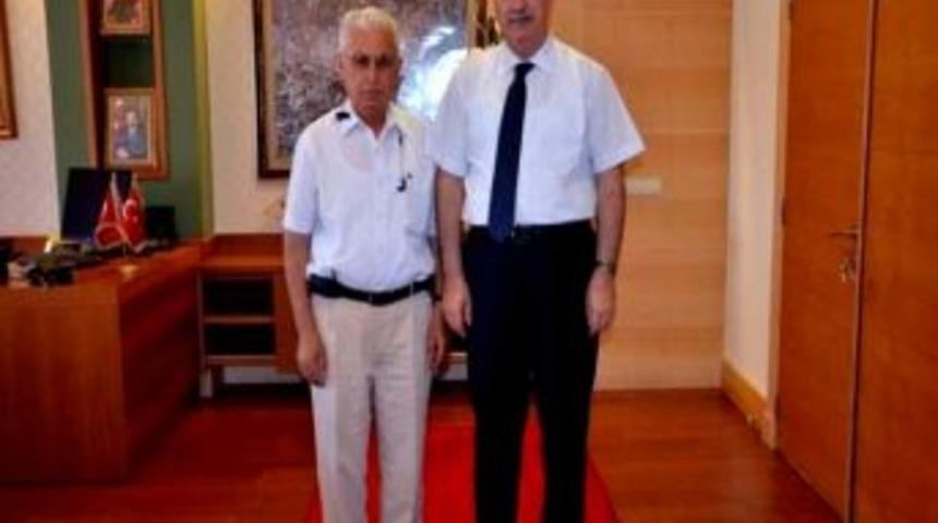 Vali Al&rsquo;dan Emektar Şof&ouml;re Anlamı Veda