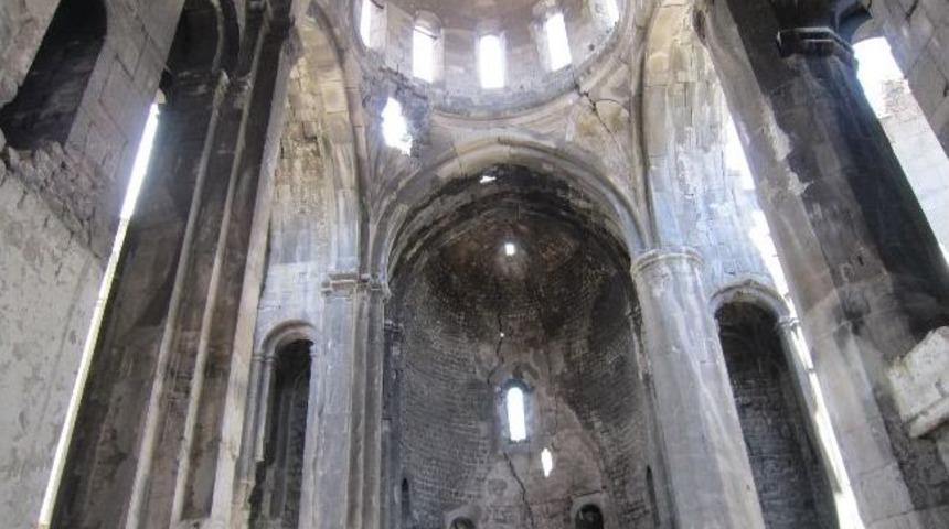 11 Asırlık Tarihi Eser Kaderini Terk Edildi