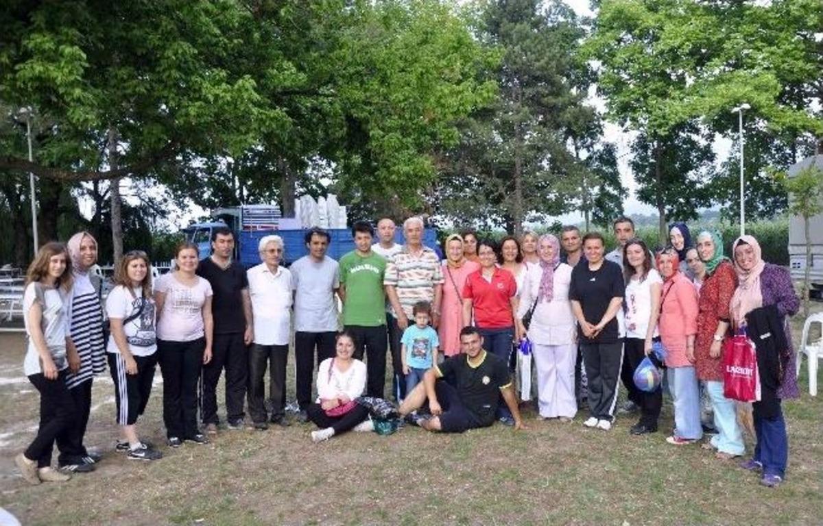 Ko-mek Ailesi G&ouml;n&uuml;llerince Eğlendi