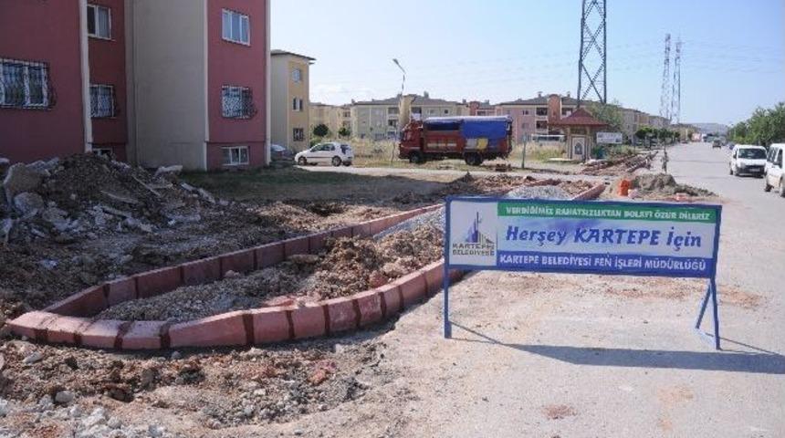 Kartepe Bah&ccedil;elievler'de Kaldırım D&uuml;zenlemesi
