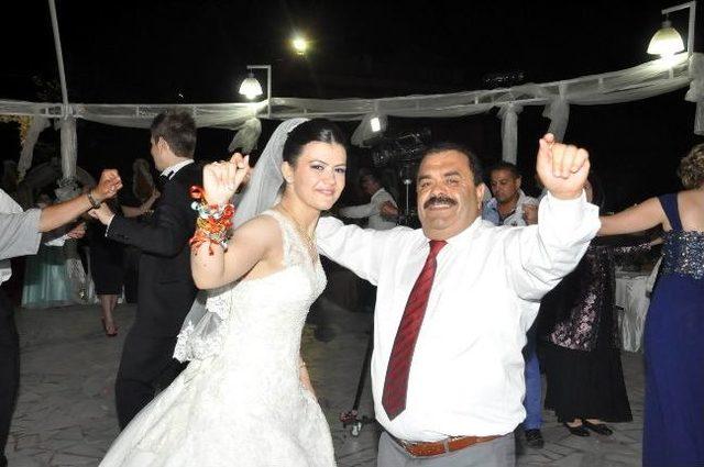 Başkan Kızının Nikahını Kıydı 1