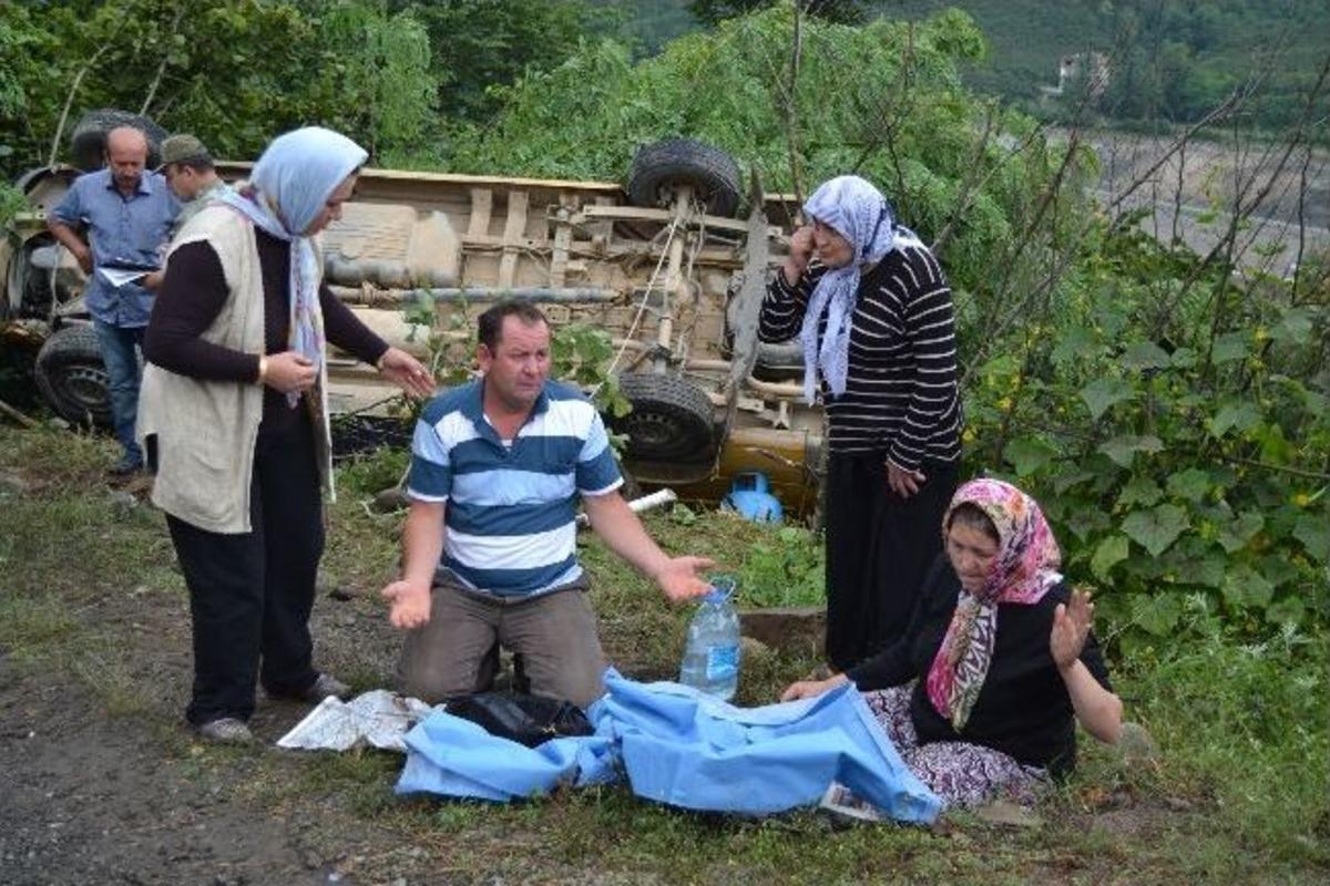 Ordu&rsquo;da k&ouml;y minib&uuml;s&uuml; takla attı: 2 &ouml;l&uuml;, 27 yaralı