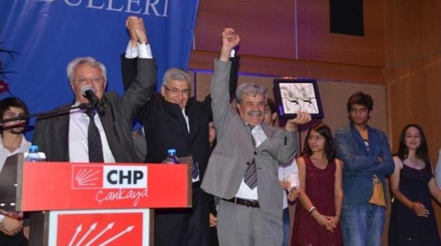 Dikili Belediye Başkanı Osman &Ouml;zg&uuml;ven&rsquo;e Onur &Ouml;d&uuml;l&uuml;