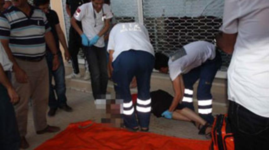 Bileğini kesti, fare zehiri i&ccedil;ti