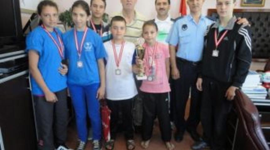 Şampiyon Karatecilerden Başkan Ertan&rsquo;a Ziyaret