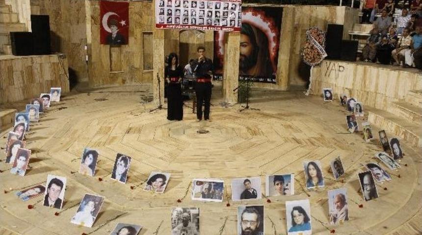 Sivas Aydınları Şiirler Ve T&uuml;rk&uuml;lerle Anıldı