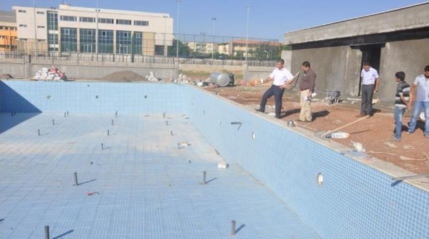 Siverek Kaymakamı Y&uuml;zme Havuzunda İncelemede Bulundu