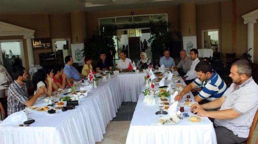 Mhp&rsquo;li K&ouml;seler, Gazetecilerler Bir Araya Geldi