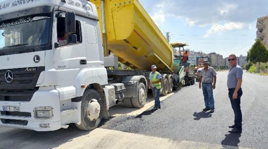 Torbalı'da Asfalt Ekiplerinden Pazar G&uuml;n&uuml; Mesaisi