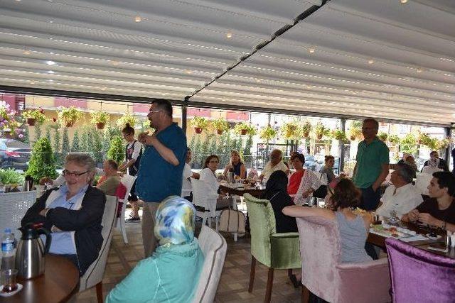 Başkan Ertem &Uuml;niversite Arkadaşlarını Ağırladı 1