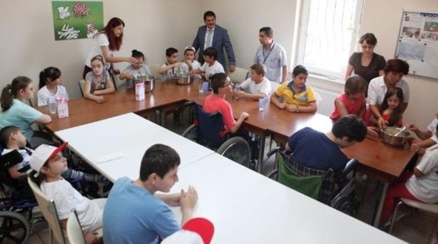 Bizim Ev&rsquo;de &Ccedil;ocukların Pasta Heyecanı