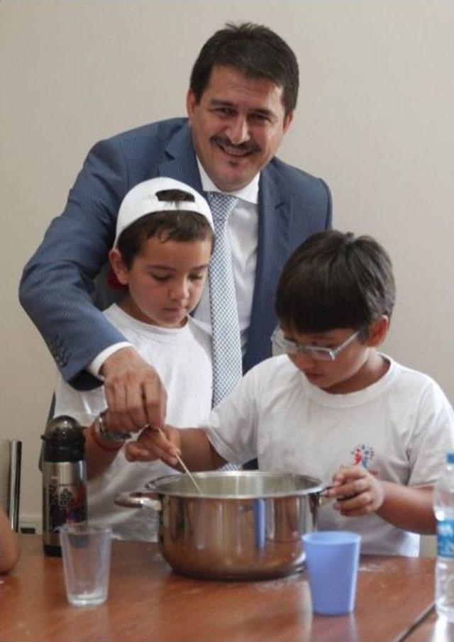 Bizim Ev&rsquo;de &Ccedil;ocukların Pasta Heyecanı 1