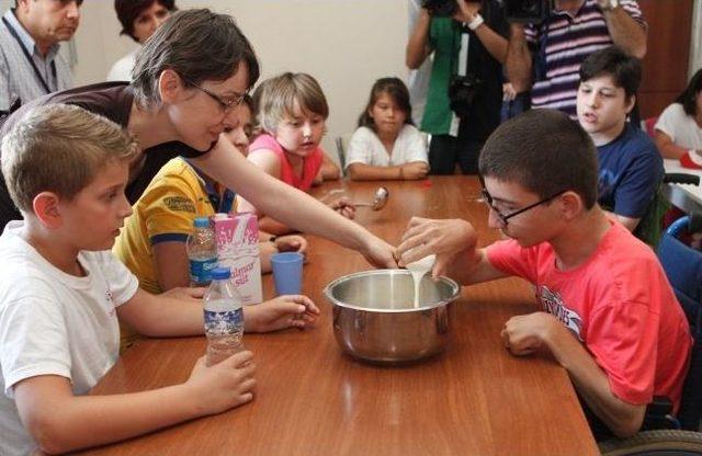 Bizim Ev&rsquo;de &Ccedil;ocukların Pasta Heyecanı 2