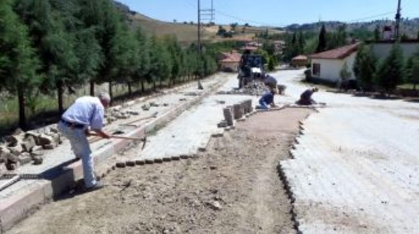 Eskigediz'de Altyapı &Ccedil;alışmalarında Bozulan Yollar Hızla Tamir Ediliyor