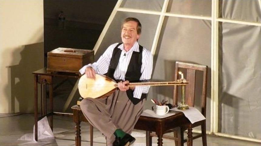 Ferhan Şensoy Ayvalıklıları G&uuml;ld&uuml;r&uuml;rken D&uuml;ş&uuml;nd&uuml;rd&uuml;