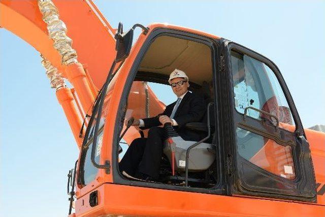 Uşak&rsquo;ta Yol Sorunu Kalmıyor 1