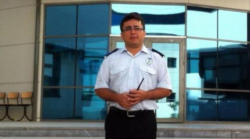 &Uuml;niversitede G&uuml;venlik G&ouml;revlisiydi, Doktor Oldu