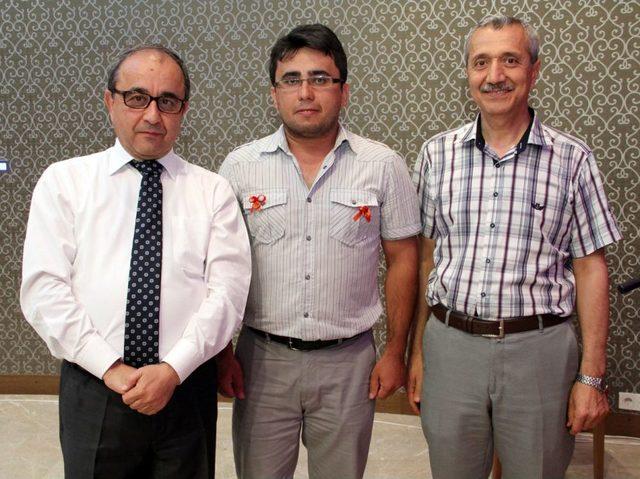 &Uuml;niversitede G&uuml;venlik G&ouml;revlisiydi, Doktor Oldu 1