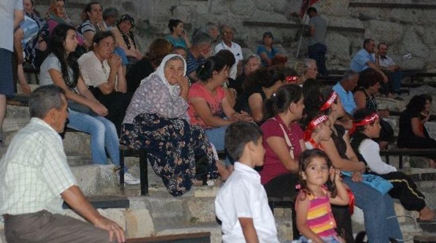 Fo&ccedil;a'da Madımak'ı Anma Etkinliği
