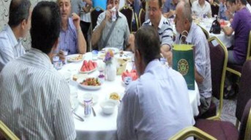 Akyazı AKEGDER &Ouml;ğretmenleri Yemekte Buluşturdu