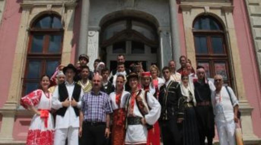 Misafir Ekiplere Plaket Verildi