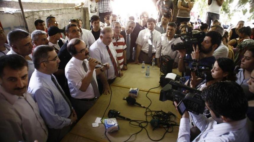 Vali Coş, Muhtar Ve Mahallelilerle Bir Araya Geldi