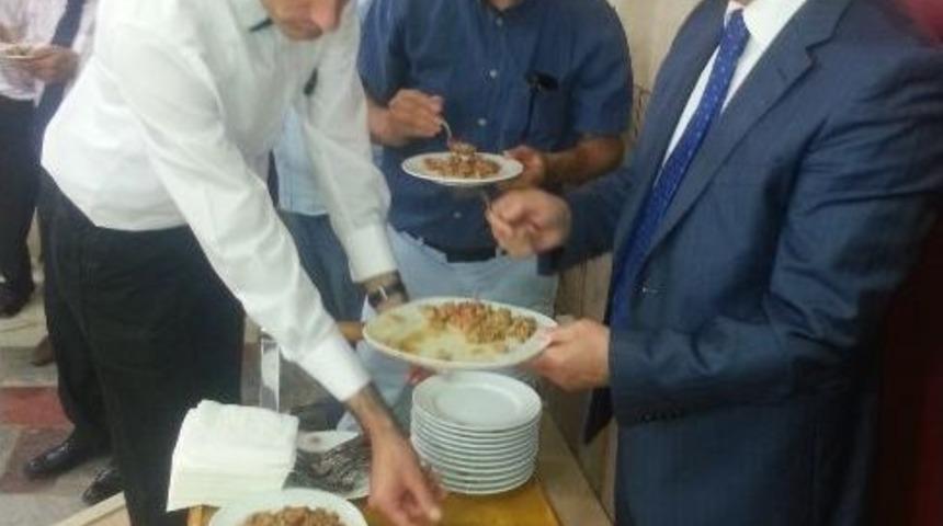 Ensar &Ouml;ğ&uuml;t'ten 'kavurmalı' Basın Toplantısı