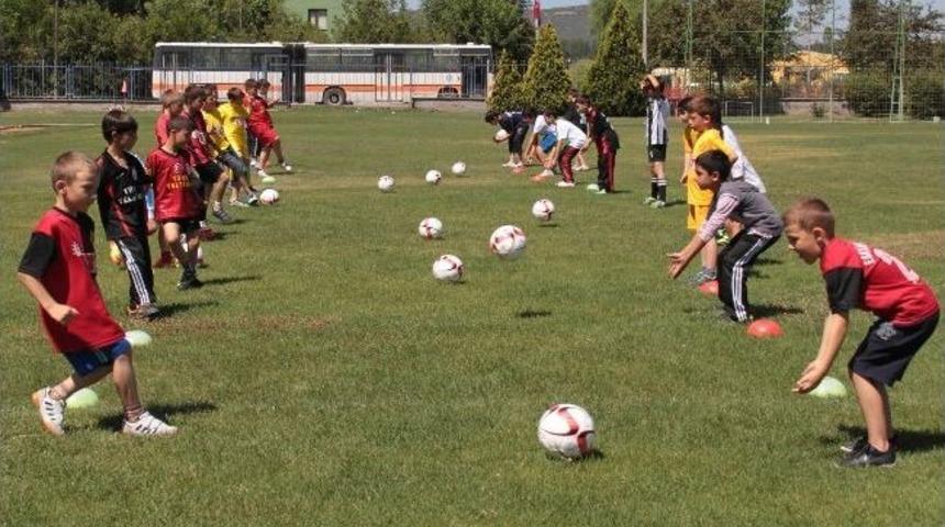 Eskişehir'de Geleceğin Futbolcuları Yetişiyor