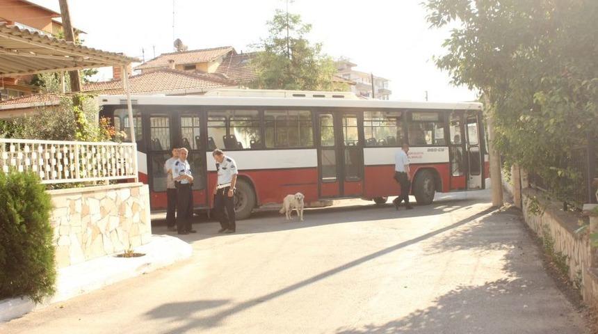 İzmir'de Belediye Şof&ouml;r&uuml;n&uuml;n Yolcuyu Bı&ccedil;akladığı Iddiası