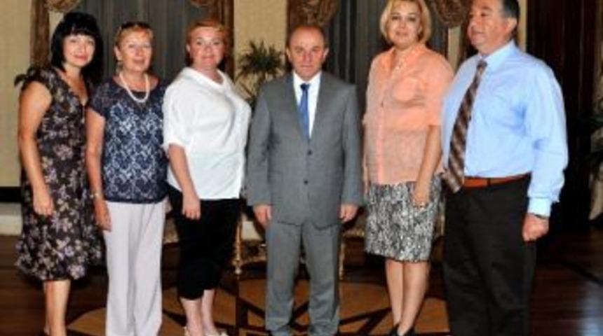 Antalya-rusya Dostluk Ve K&uuml;lt&uuml;r Derneği Y&ouml;neticilerinden Ziyaret