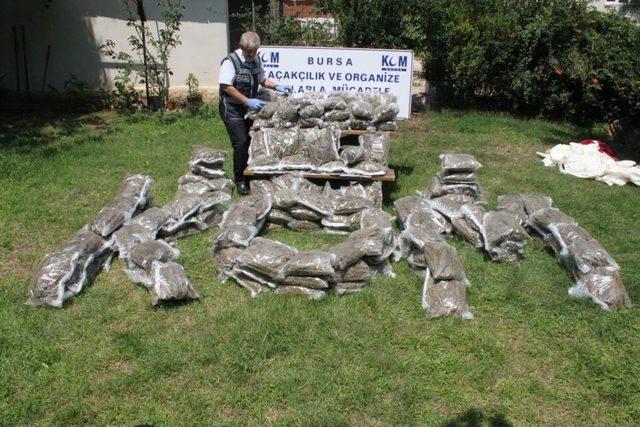 Emanet Kamyonetin Plakasını Boyayıp 180 Kilo Esrar Taşımışlar 1