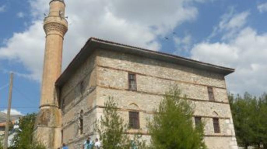 800 Yıllık Tarihi Ahşap Cami Ilgi Bekliyor