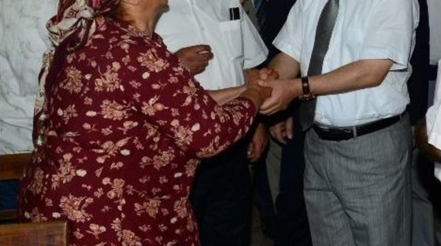 Vali Coş'a Mahallede Zılgıtlı Karşılama
