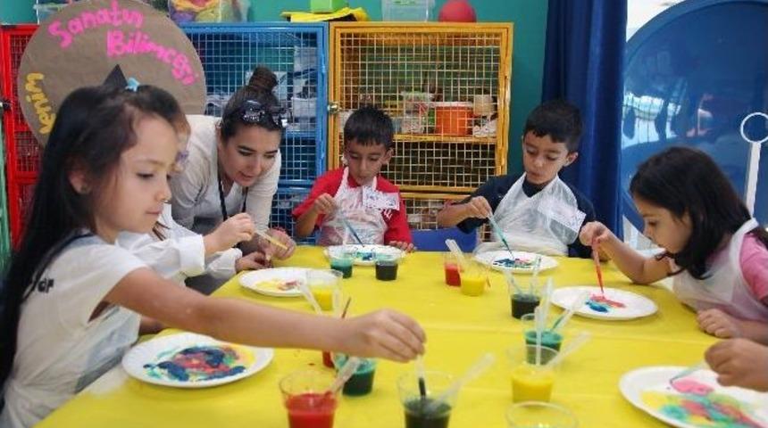 Bilimin Eğlence D&uuml;nyası &Ccedil;ocuklara A&ccedil;ıldı