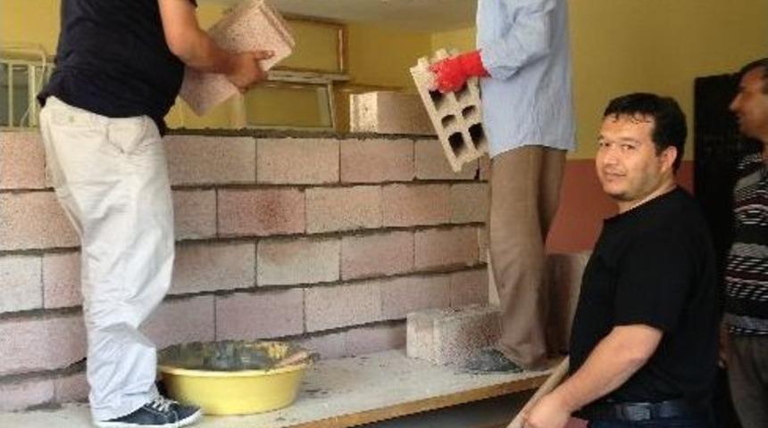 Elbistan İhl'de Derslikler Onarılıyor