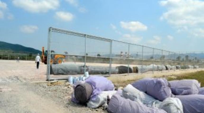 G&ouml;nen Belediyesi'nden Amat&ouml;r Spor Kul&uuml;plerine Sentetik Saha