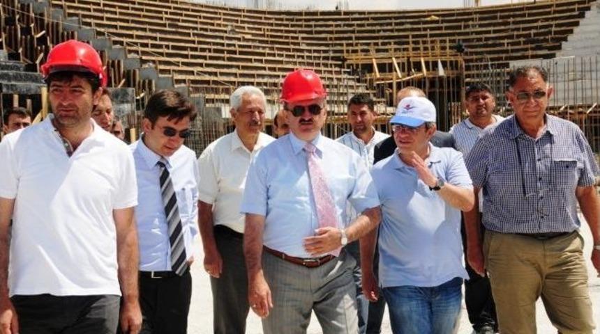 Vali Karaloğlu Nur Tatar Spor Salonu&rsquo;nda İncelemelerde Bulundu