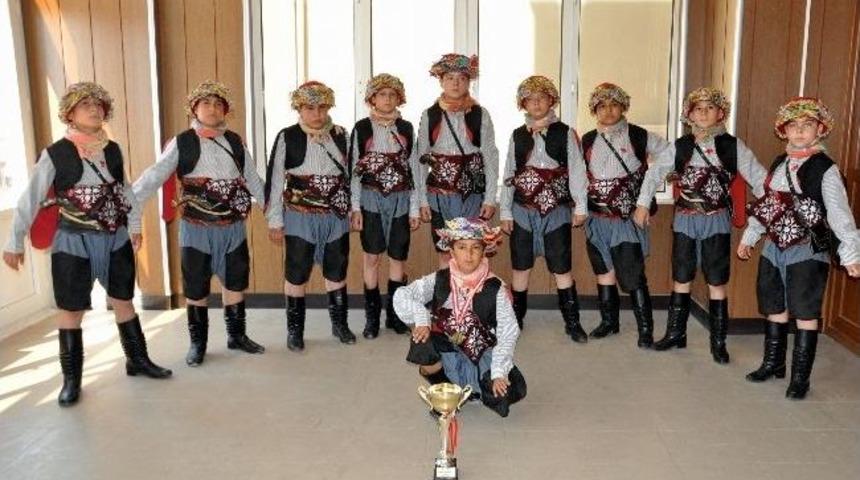 Efeler Aliağa&rsquo;ya Yine &Ouml;d&uuml;lle D&ouml;nd&uuml;