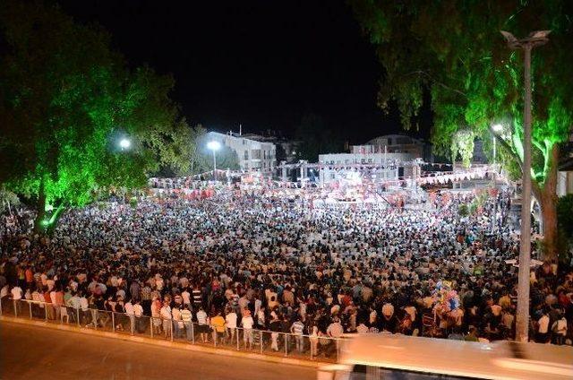 Manavgat'ta Onur Akın Konseri