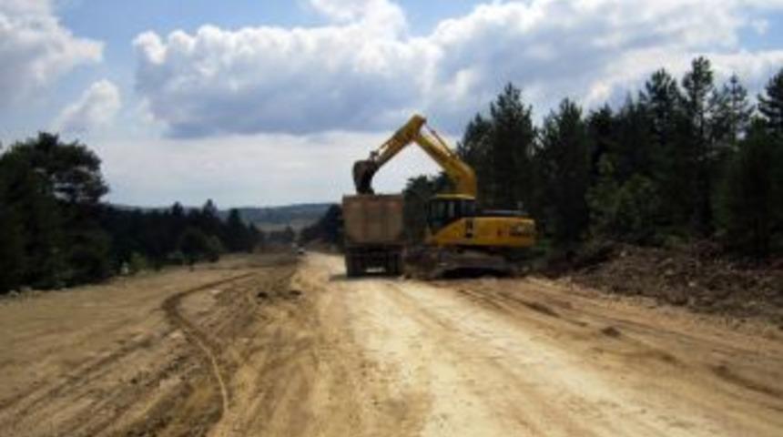 Eflani-Pınarbaşı Arasında Yol &Ccedil;alışması Devam Ediyor