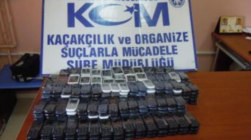 Bitlis'te Ka&ccedil;ak Cep Telefonu Operasyonu