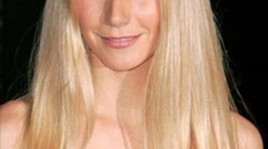 Y&uuml;zlerce kişinin g&ouml;z&uuml; &ouml;n&uuml;nde...