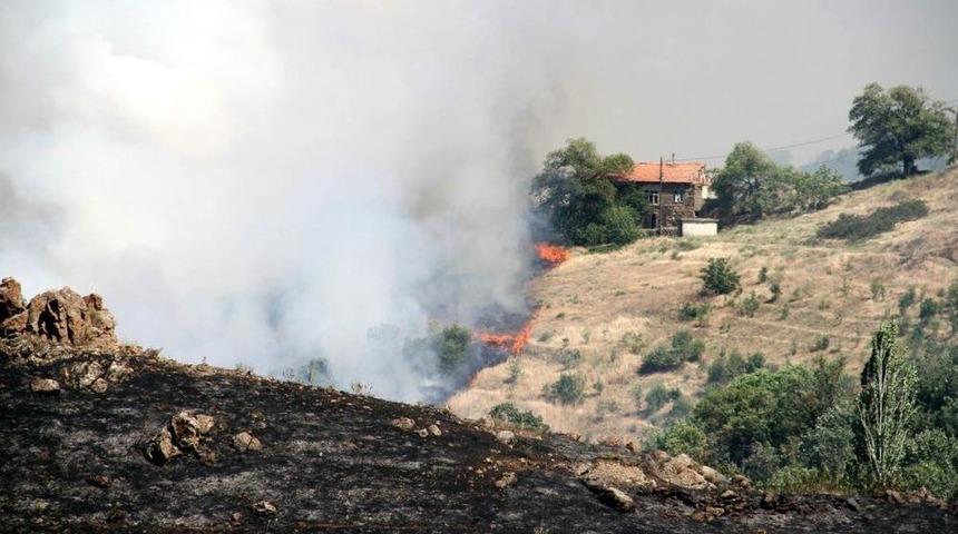 İneğini Yangından Kurtarmaya &Ccedil;alışırken Ağır Yaralandı