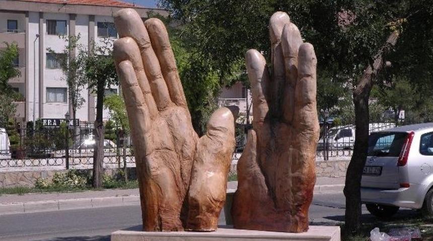 Ahşap Heykeller Muğla Park Ve Bah&ccedil;elerini S&uuml;sl&uuml;yor