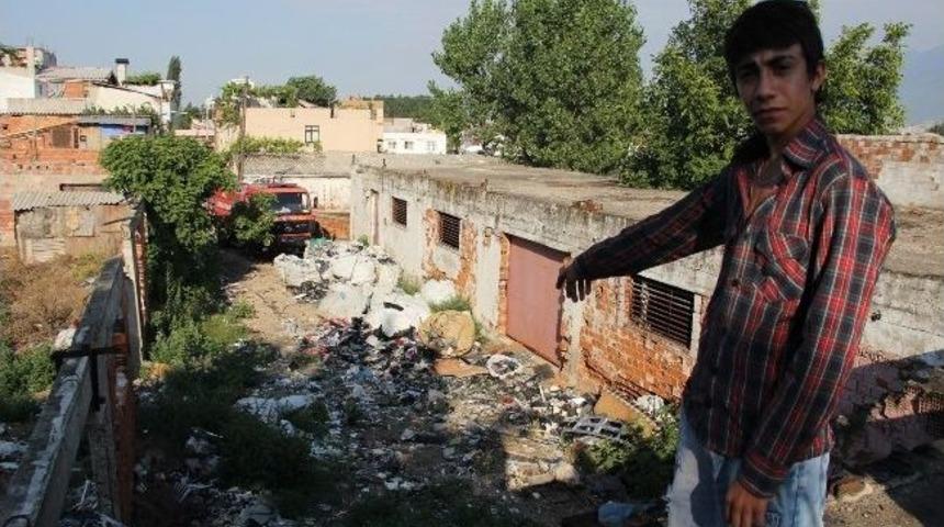 Eski Deri At&ouml;lyesi K&uuml;l Oldu, 3 Kişi Hastanelik Oldu