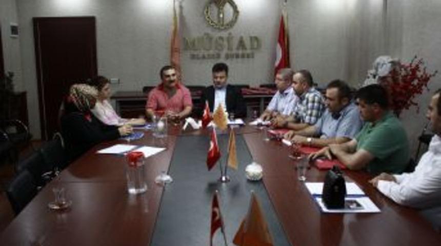 Metin B&ouml;l&uuml;cek dost meclisine konuk oldu