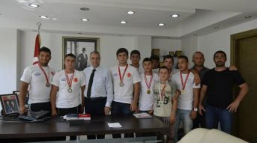 Kırkpınara Gidecek g&uuml;reş&ccedil;ileri Başkanı ziyaret etti