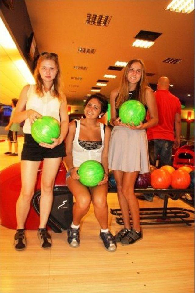 Rotaryenler Bowling Turnuvasında 1