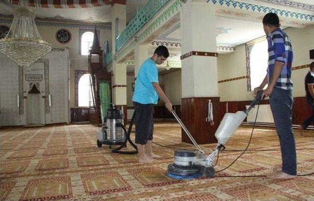 Camilerde Ramazan Hazırlıkları Yapıldı 1