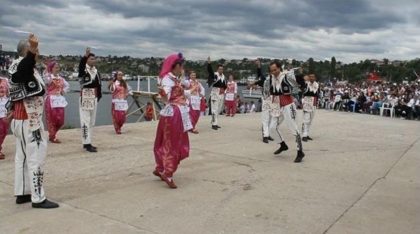 &Ccedil;orlu Belediyesi Folklor Ekibi Kıyık&ouml;y Kabotaj Bayramında Sahne Aldı